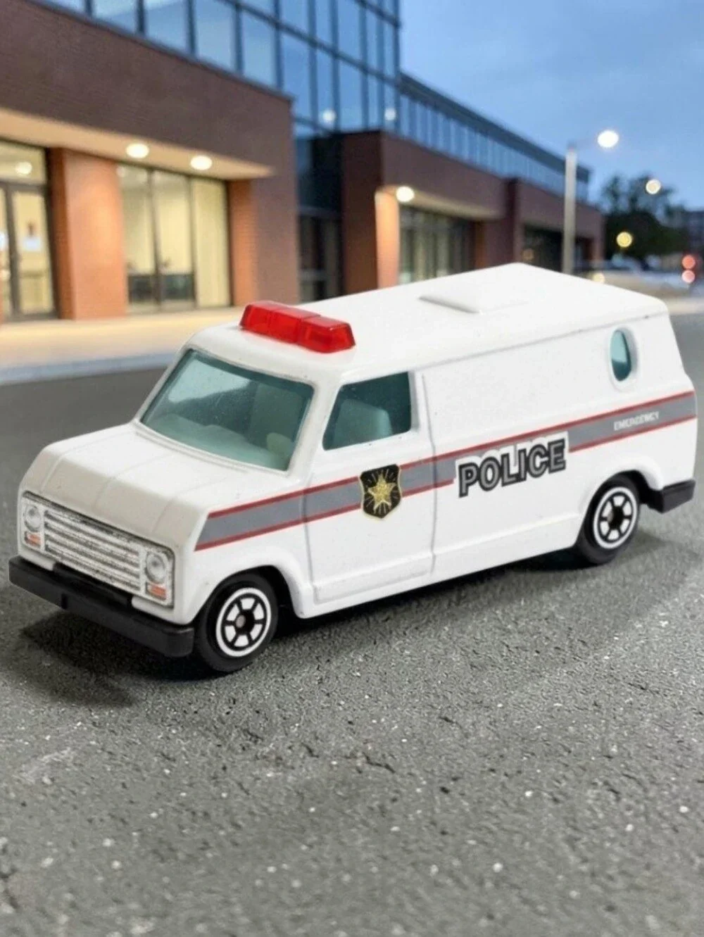 1981 Yatming #1501 White Ford Econoline Police Transport Van Wagon Die-Cast 1:64
